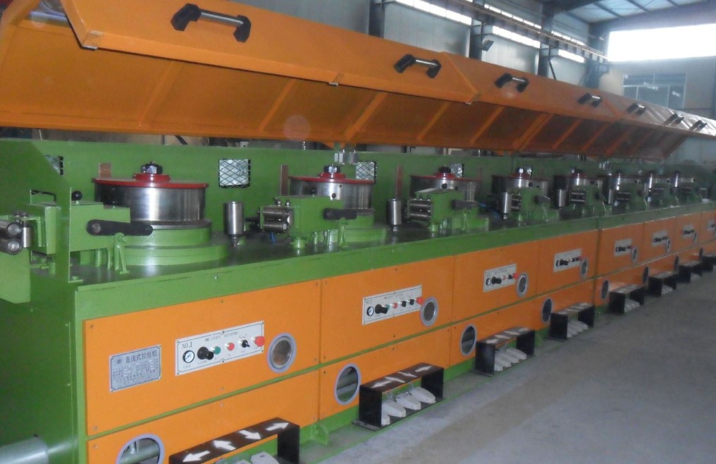 “直列式拉絲機是如何應(yīng)用變頻器優(yōu)化生產(chǎn)效率？”