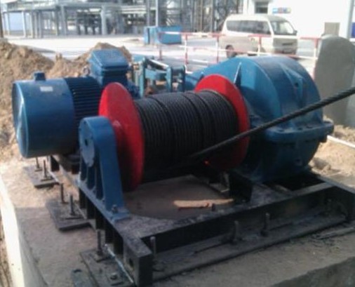 “變頻技術(shù)是如何參與到卷揚(yáng)機(jī)自動化送料系統(tǒng)中的？”