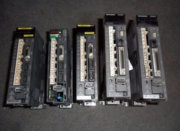 “在伺服給進(jìn)系統(tǒng)中驅(qū)動(dòng)器都起到了哪些作用？”